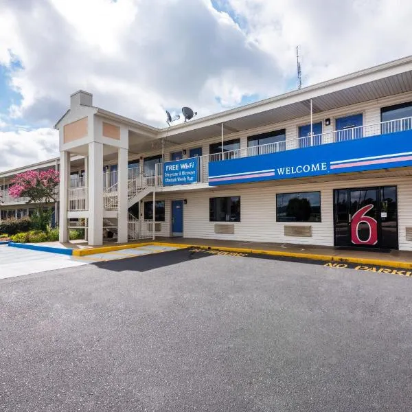 Motel 6-Anniston, AL, hotel v destinaci Oxford