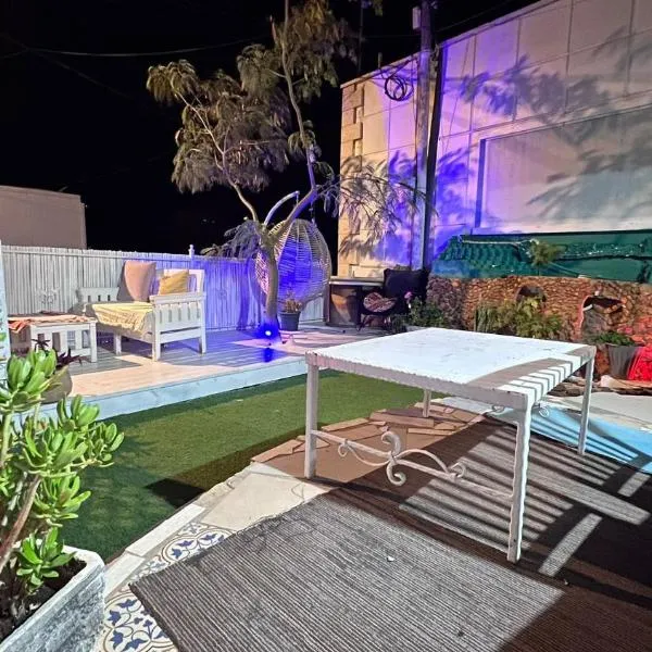 גבעת האלון, hotel v destinaci Ein Kinya