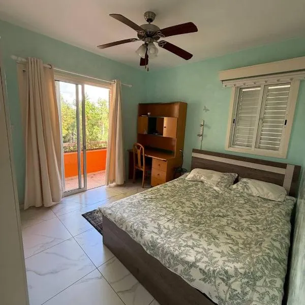 Villa Clementinka - 200 meters from the sea, hotel v destinaci Klorakas