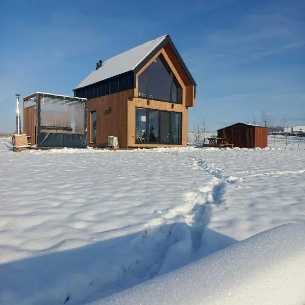 Zielone Wzgórze komfortowy klimatyzowany domek z balią z aeromasażem, Hotel in Kłodzko