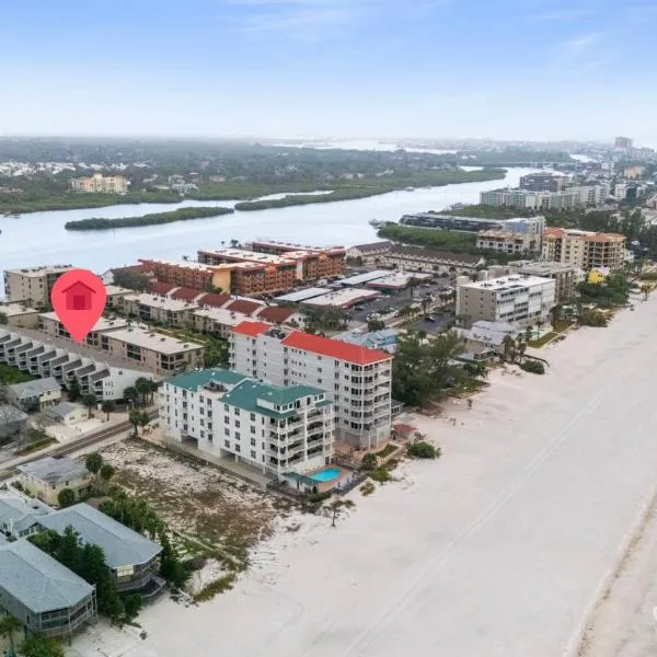 Newly Renovated, Water Views, 2 BD Condo, hotel in Clearwater Beach