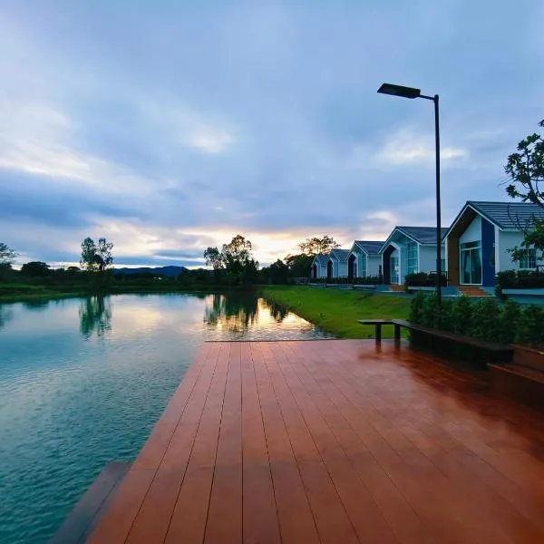 Hug Home Resort Wichianburi ฮักโฮม รีสอร์ท วิเชียรบุรี, ξενοδοχείο σε Wi-jiērn