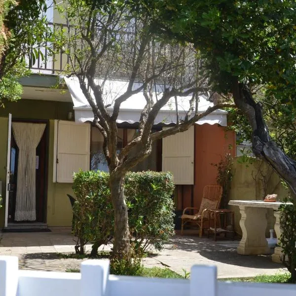 Fertilia में, होटल FANTASTIC SARDINIA VILLETTE CON GIARDINO Fronte Mare Fertilia FAHO-GAV01-GAV02