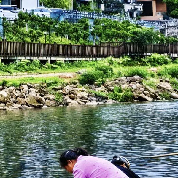 张家界武陵源山边溪上客栈-About a 10-minute walk from the east gate of the Forest Park - there is a beautiful little river at the entrance - free recommended travel routes provided - Tickets for attractions can be booked in advance, hotel in Hanqiyu