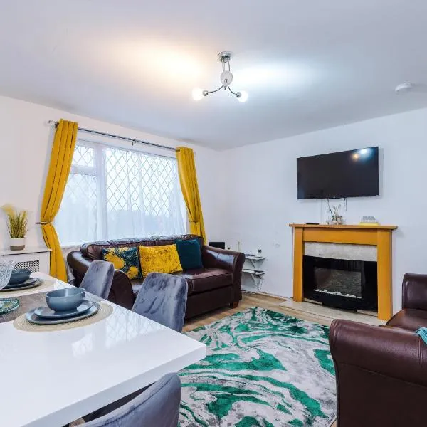 Modern 5-Bedroom House with Parking, Perfect for Large Groups, hotel in Westhoughton