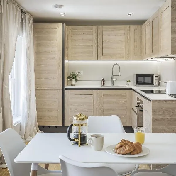 Bright 1 bedroom apartments near Farnham Castle by StayStayStay, hotel a Farnham