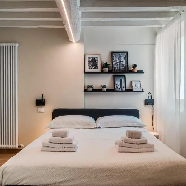 La Torre DOWNTOWN ROOM CAMERA A REGGIO EMILIA, hotell i Reggio Emilia
