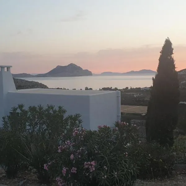 Villa Handras, 2 apartments, by Amorgos Holiday Homes, hotel ad Aegiali