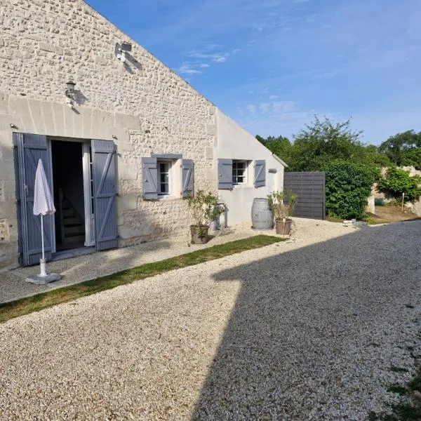 Le Domaine des Tourterelles Chambre d'hôte, hotel in Saint-Dizant-du-Gua