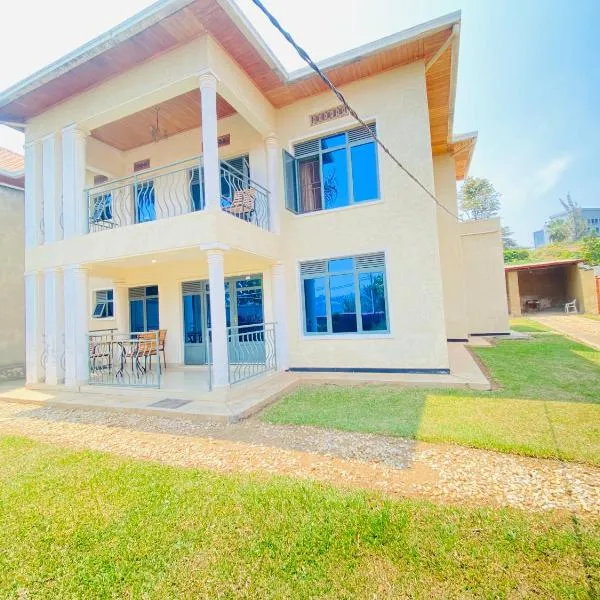 Beautiful spacious entire 4 bedrooms comfy house in Kimihurura, hotel v destinaci Kigali