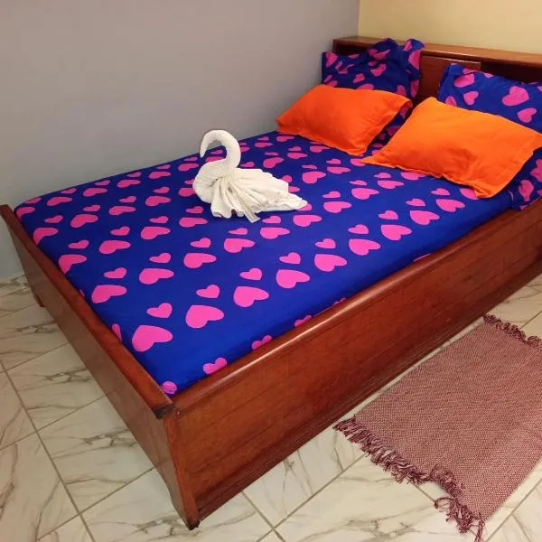 Elegant and Secure 2-bedrooms Apartment near city center with Wi-Fi, Parking, Air conditioning, hotelli kohteessa Douala