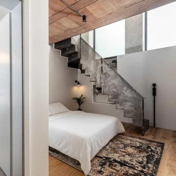 Factory Loft Duplex -40sqm- near Antonplatz, hotel in Berlin