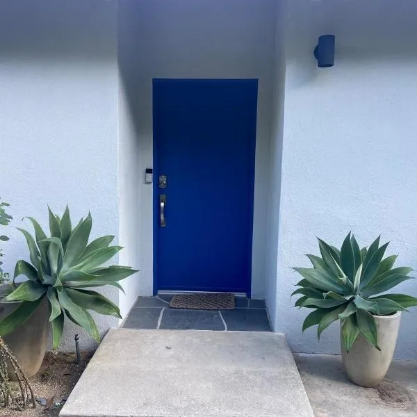 Stunning Hollywood Midcentury Modern-Views-Best Location!, hotel a Los Angeles