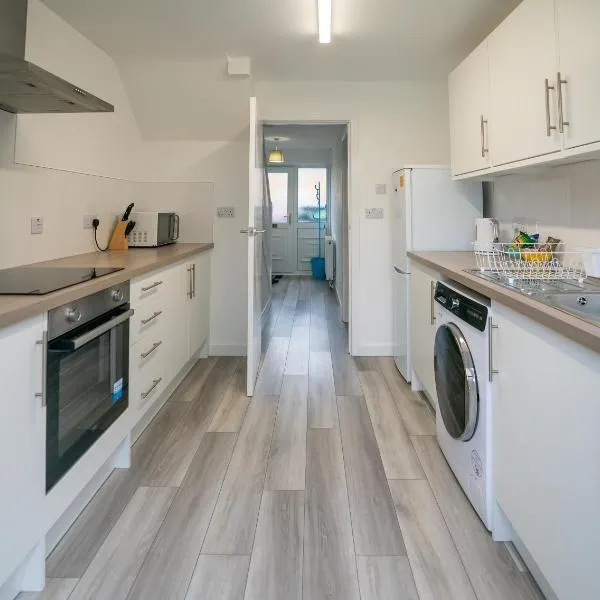 Modern 3 Bedroom Home Ideal for Families and Business Stays, hotel in Dunstable