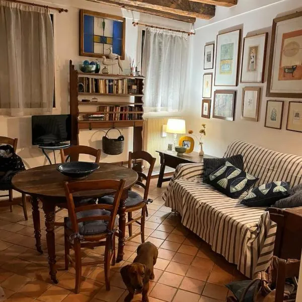Appartamento veneziano piano terra: Venedik'te bir otel