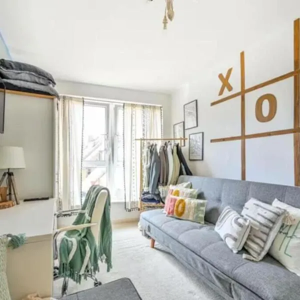 2-Bedroom Flat in Woking Walk to Station – hotel w mieście Hurley