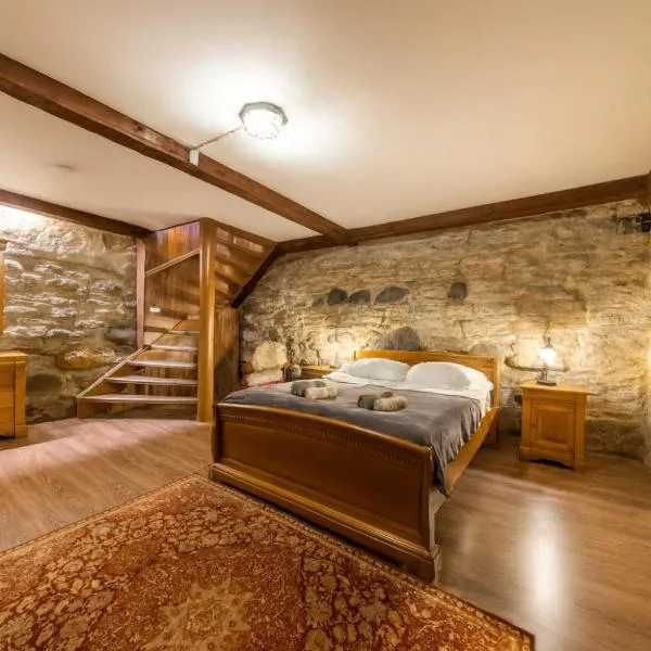 Old Town 60m2 Suite on 2 floors next to Town Hall, hotel di Tallinn