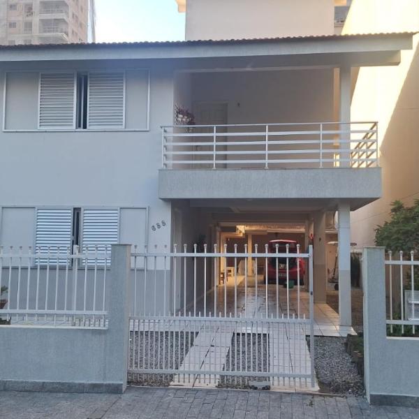 Casa Espaçosa Meia Praia