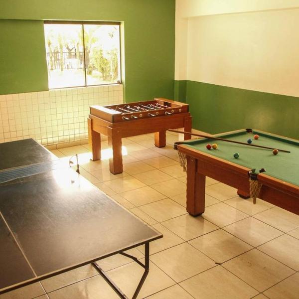 Apartamento novo com ampla sacada e piscinas