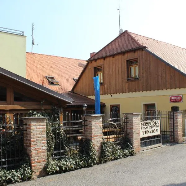 U Anny Šmejdířky, hotel in Kostomlaty