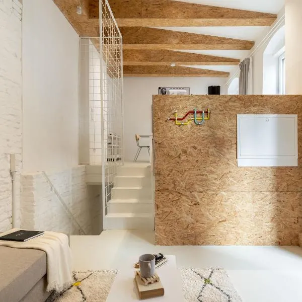 Scandinavian Loft Duplex -50sqm- near Antonplatz, hotel sa Berlin