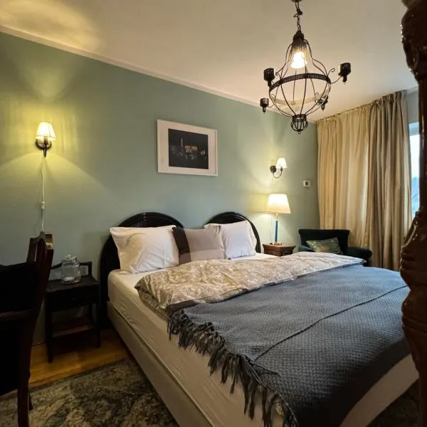 Bohemian Chalet, hotel in Buşteni