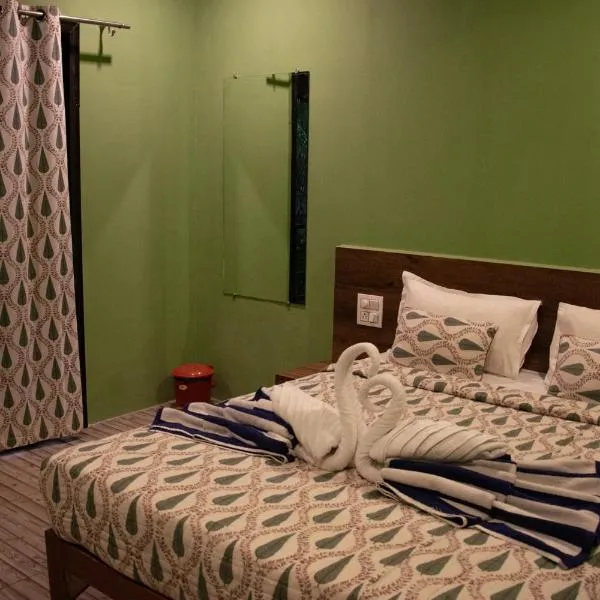 resort zulley, hotel in Morjim