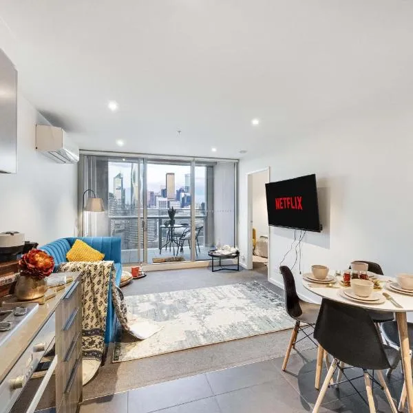 Waterfront Apt with Pool & Views Free Onsite Parking Gym Library, hotel a Melbourne