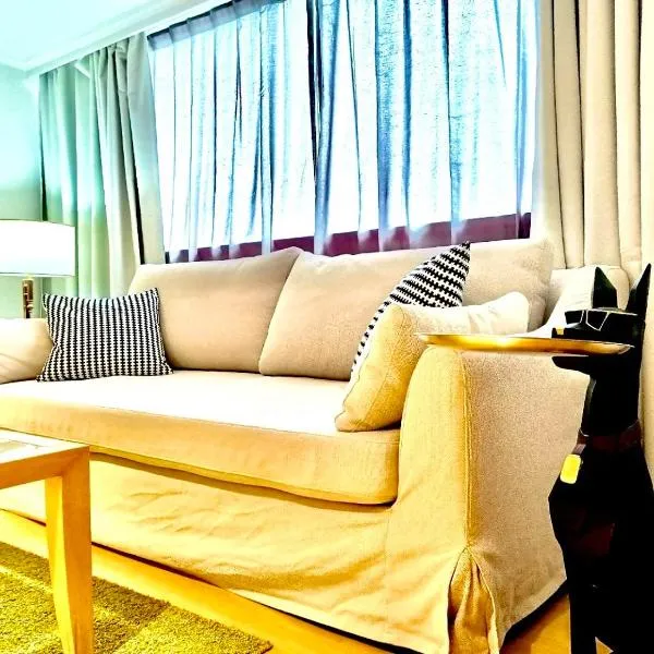 Large family room near Metro Taipei station for comfort and convenience, where 5 can relax and create unforgettable moments, hotel in Taipei