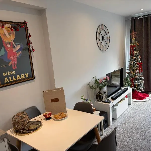 The Nook, Fairview, Cheltenham Town Centre-Parking & Garden, hotel v destinaci Cheltenham