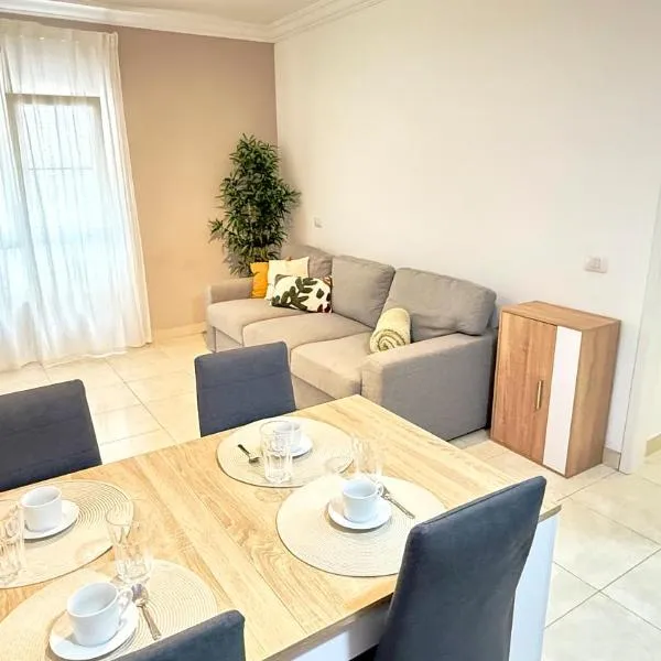 Apartamento a 50 metros del mar, 2 habitaciones, Aeropuerto Tenerife Sur-Los Abrigos: Los Abrigos'ta bir otel