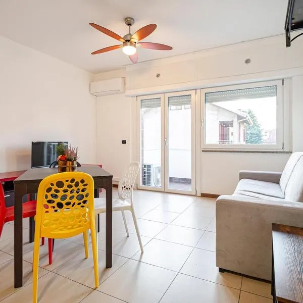 Modern Apartment 5 Minutes from Rho, hotel din Lainate