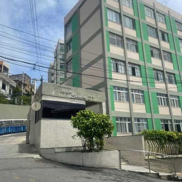 Ondina Premium 100m da praia com localização privilegiada em condomínio, hotel in Salvador