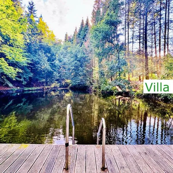 Villa EMG Ferienhaus in Alleinlage mit Privatsee Jacuzzi und Sauna für bis zu 22 Personen bei Osnabrück, hotell i Preußisch Oldendorf