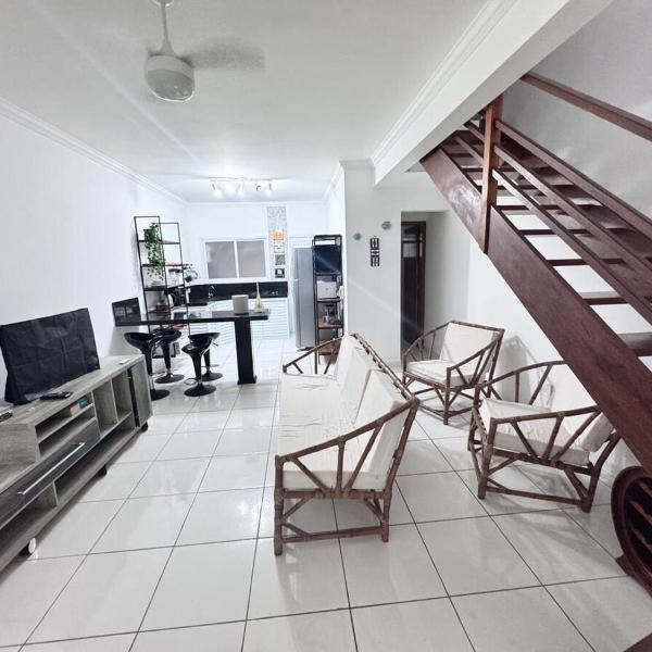 Sobrado em condominio a 200 mts da Praia