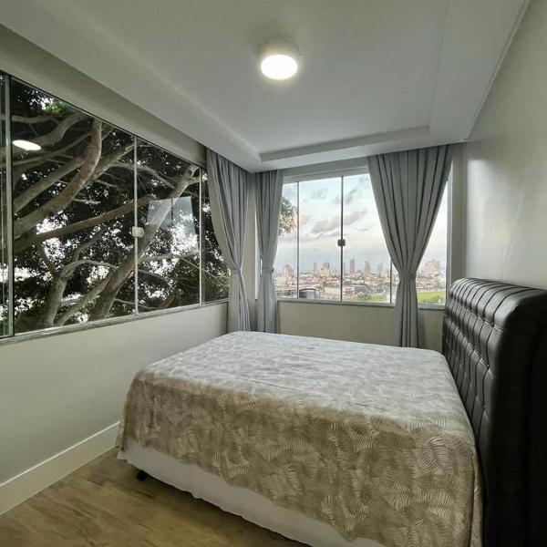 Casa com piscina e 04 suítes e linda vista para toda a cidade