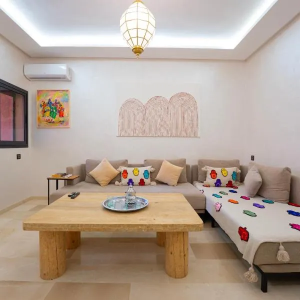 Gueliz Central 2BR Apartment with Pool and Parking, khách sạn ở Marrakech