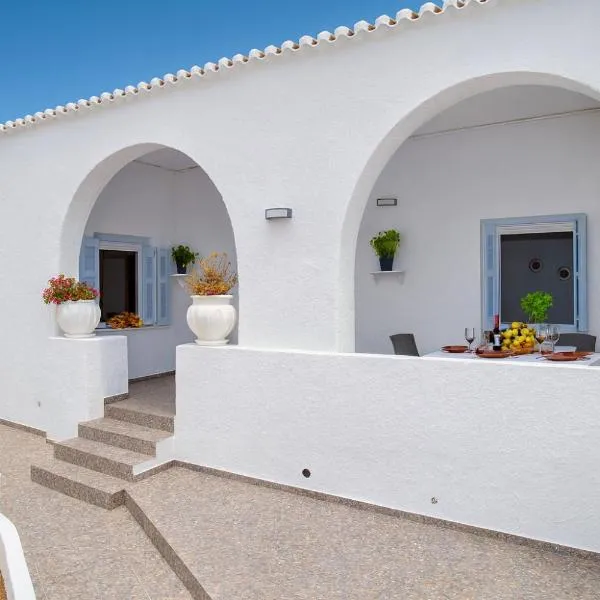 Aroura Homes Spetses 3BR 2BA, hotel v destinaci Spetses