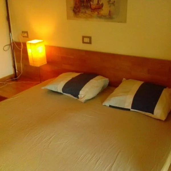 Waterfront private room, own bathroom, hotel in Thessaloniki