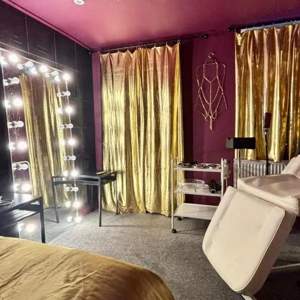 Designer Fantasy Den Boutique Seafront, Hotel in Brighton & Hove