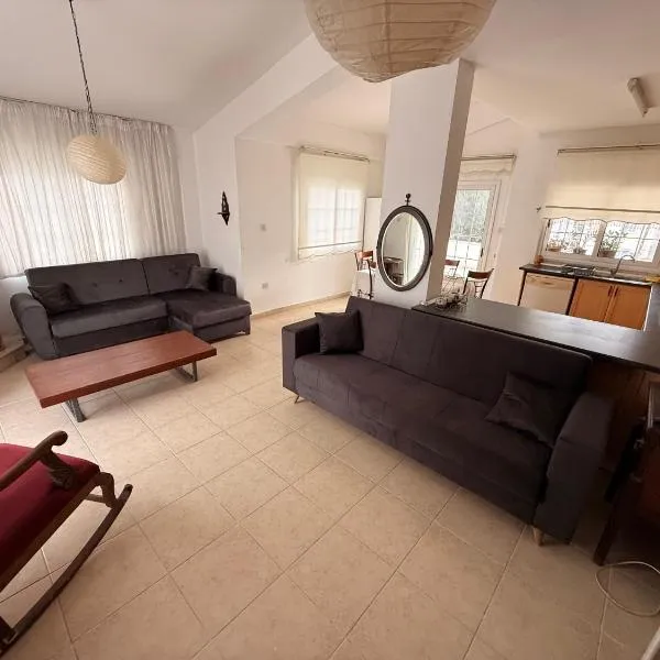 Kyrenia center 3 bedroom apartment – hotel w mieście Kirenia