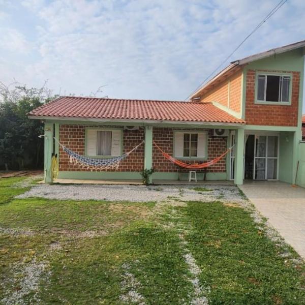 Ingleses casa grande con pátio