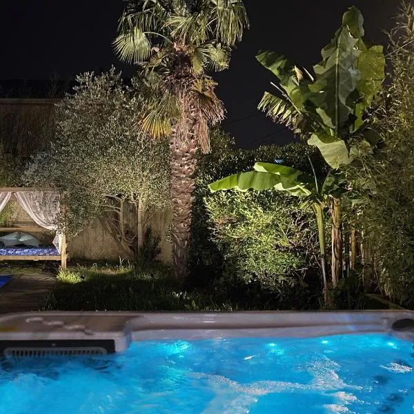 Unique! jacuzzi privé 35°C + cinéma Villa entière, hôtel à Meyzieu