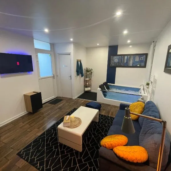 La Bulle Bleue Jacuzzi, hotel in Épernay