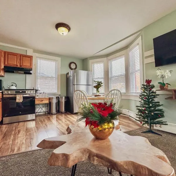 Entire Lovely 3 Bedroom, 2 Bathroom Apartment! 1 Block to the Beach and Boardwalk!, hotel v destinaci Wildwood