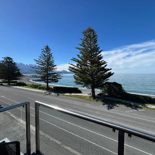 Waves Kaikoura Waterfront Apartment, מלון בקאיקורה