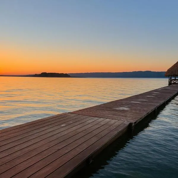 Villa Tayasal, hotel in Flores