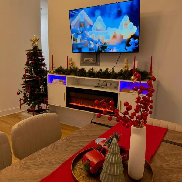 Spacious 3BR Apartment - 12min Newark Airport -Near NYC & Malls, hotel in Newark