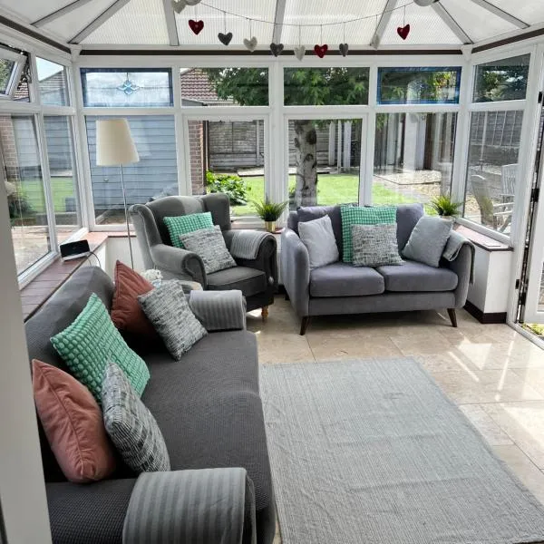 Seaside getaway 3 Bedrooms, Hotel in Hamworthy