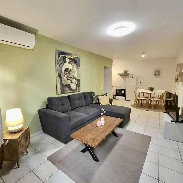 Art Home - 1,5 km από το κέντρο της Λαμίας, hotel em Lamía